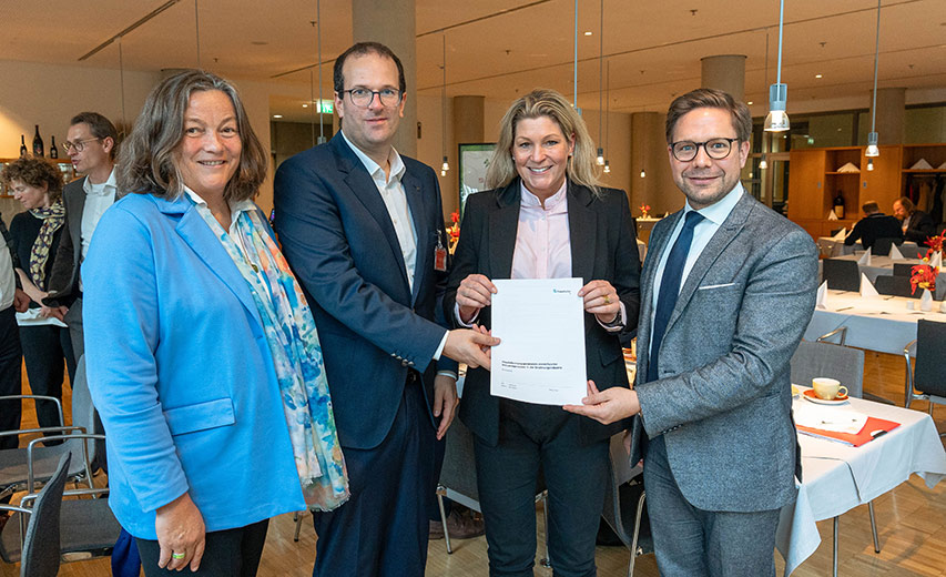 Übergabe der Fraunhofer-ISI-Studie zur Energiewende in der Ernährungsindustrie