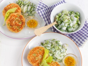 Grünes Rezept des Tages: Lachspflanzerl mit Saubohnen-Gurken-Salat