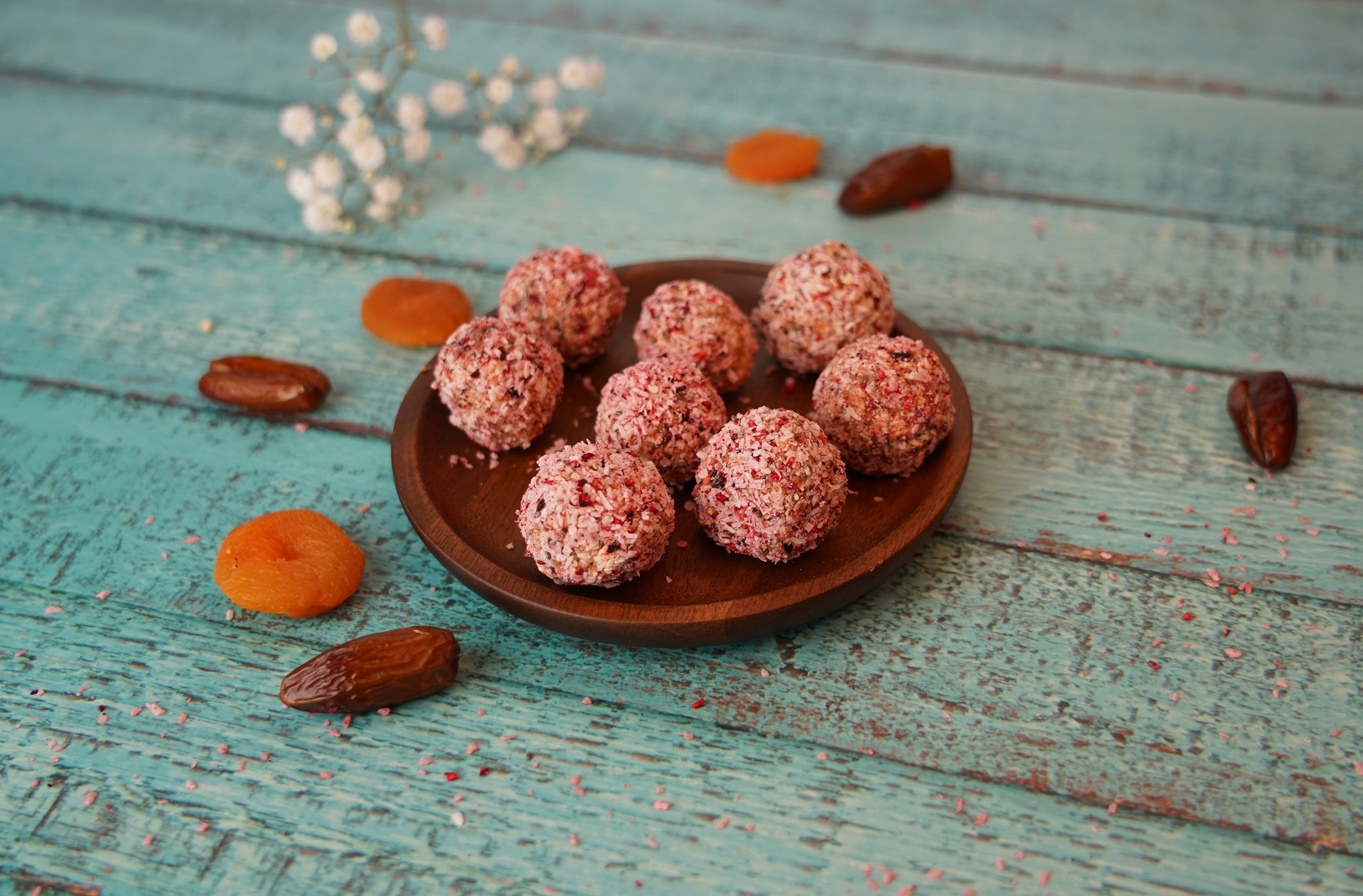 Hafer-Kokos-Energy-Balls-mit-Datteln-und-Aprikosen
