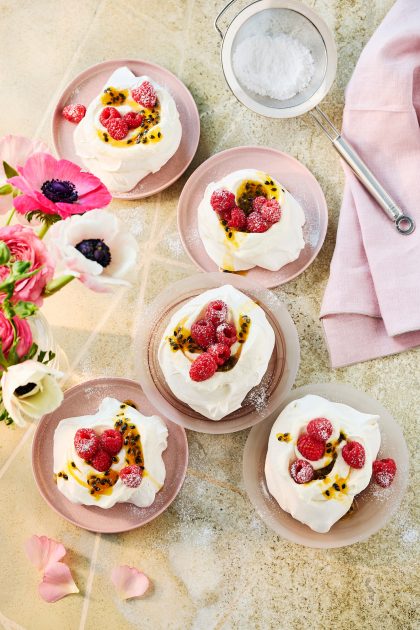 R-SLE-Rezept-Tipp-Mini-Pavlovas-mit-Himbeeren-und-Maracuja
