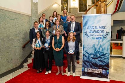 Preisträgerinnen und Preisträger der ASC & MSC Awards Deutschland 2026 mit Auszeichnungen bei der Preisverleihung.