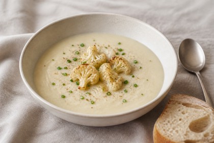 Cremige Blumenkohl-Kartoffel-Suppe mit Muskat