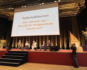 Podiumsdiskussion zum Honigmarkt beim Deutschsprachigen Imkerkongress in Dresden