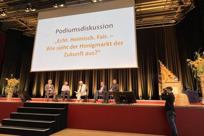 Podiumsdiskussion zum Honigmarkt beim Deutschsprachigen Imkerkongress in Dresden