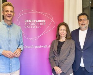 Dr. Marcel Klinge, Alexandra Wolframm und Salim Sahi bei der Vorstellung des DZG-Impulspapiers zu KI.