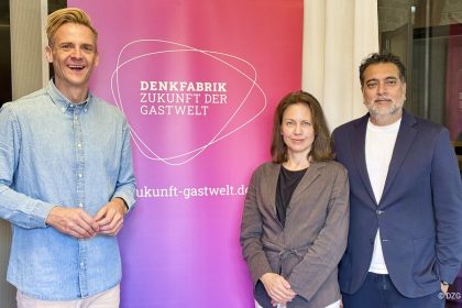 Dr. Marcel Klinge, Alexandra Wolframm und Salim Sahi bei der Vorstellung des DZG-Impulspapiers zu KI.