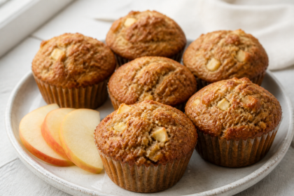 Goldbraune Muffins aus entbittertem Eichelmehl mit Apfel