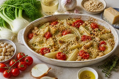 Überbackener Knollenfenchel mit Kirschtomaten, weißen Bohnen und Parmesan