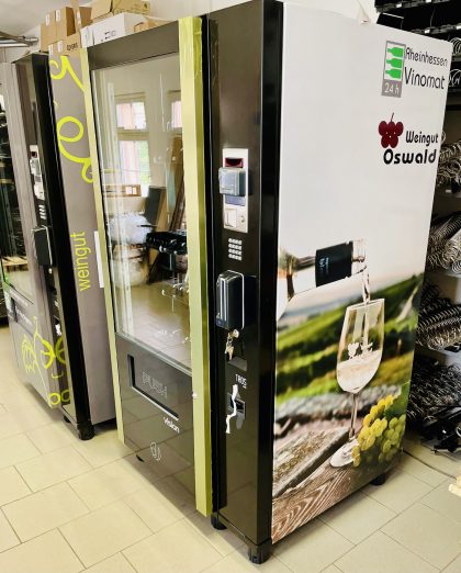 Flavura Weinautomaten in Weingütern: Weingut Oswald in Rheinland-Pfalz stattet Weingut mit Flavura Weinautomaten aus