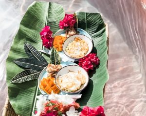 Floating Breakfast im Pool im Hotel Sansibar: Hotel Green Ocean Zanzibar