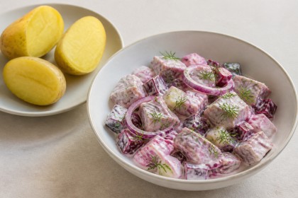 Matjessalat mit Apfel, Roter Bete und Pellkartoffeln