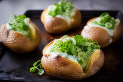 Gebackene Kartoffeln mit Kräuterquark und frischem Postelein